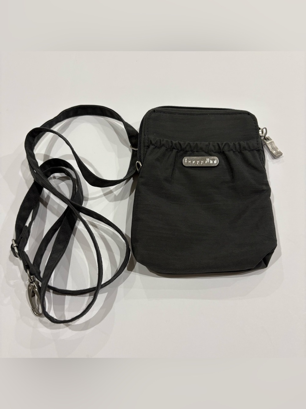 Baggallini Black Nylon Crossbody Travel Bag Wallet Organizer Purse Small